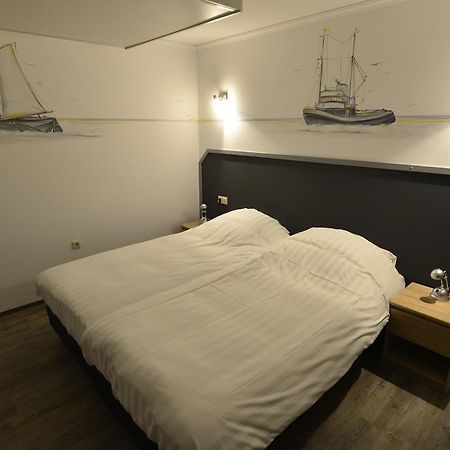 Havenzicht Westkant Dinteloord Bagian luar foto