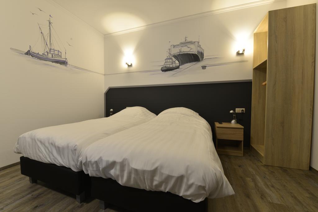 Havenzicht Westkant Dinteloord Bagian luar foto